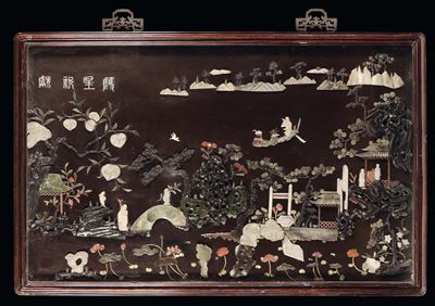 Coppia di Pannelli in Legno ed Inserti in Pietre Dure con Paesaggi, Figure e Iscrizioni, Cina