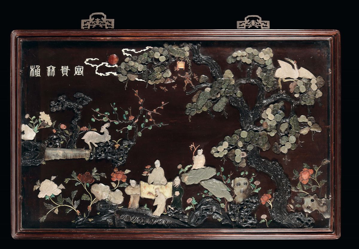 Coppia di Pannelli in Legno ed Inserti in Pietre Dure con Paesaggi, Figure e Iscrizioni, Cina