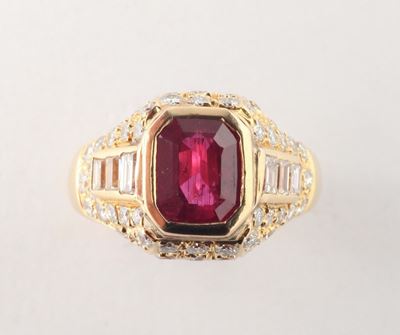 Anello con Rubino di Ct 2,40, Thailandia.nessuna Indicazione di Riscaldamento, Diamanti a Contorn...
