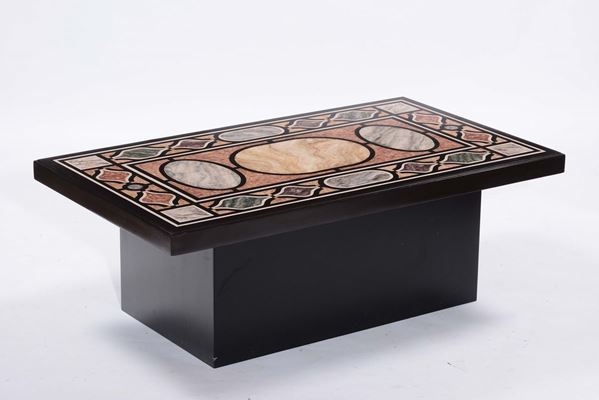 Tre tavoli con pannelli dipinti a finta scagliola, monogrammati, Venezia XIX secolo