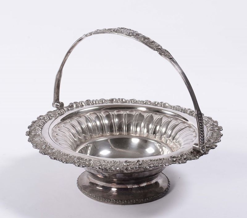 Cestino in metallo cesellato, Inghilterra XIX secolo  - Auction Antique and Old Masters - Cambi Casa d'Aste