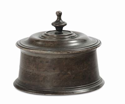Antico Porta Ostie in Bronzo in Prima Patina, XVII Secolo