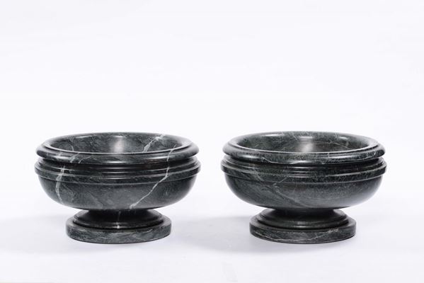 Coppia di vasi in marmo verde, XIX secolo