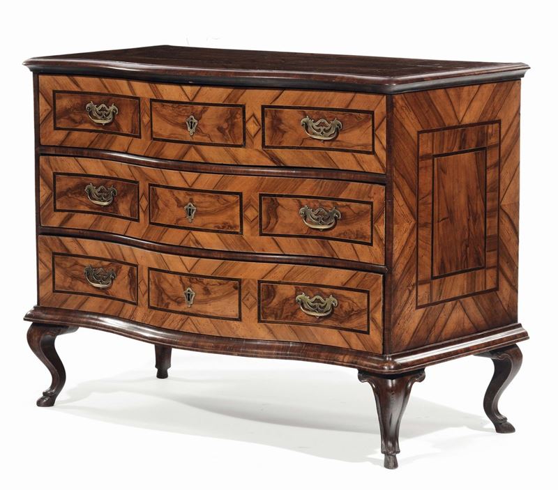 Comò Luigi XV lastronato in noce e varie essenze, Veneto XVIII secolo  - Auction Fine Arts from refined private house - Cambi Casa d'Aste
