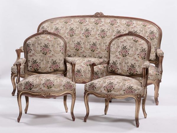 Salotto in noce dorato composto da divano e due poltroncine, Francia fine XIX secolo