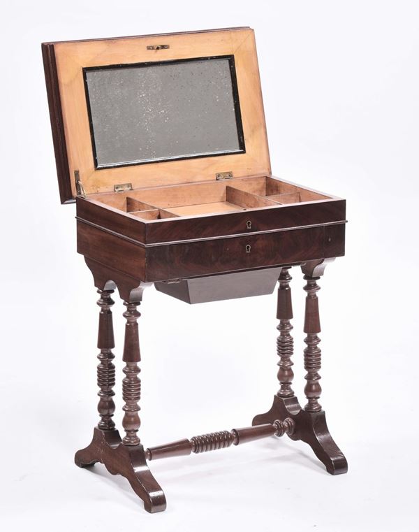 Tavolino da lavoro lastronato in piuma di mogano, Inghilterra, XIX secolo