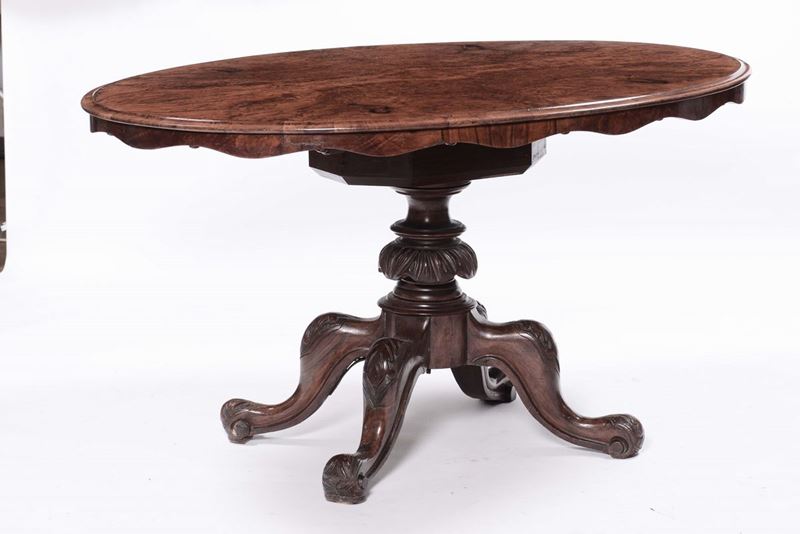 Tavolo lastronato in piuma di mogano, Inghilterra XIX secolo  - Asta Antiquariato e Dipinti Antichi - Cambi Casa d'Aste