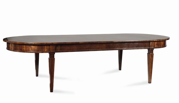 Tavolo da pranzo Luigi XVI ovale in noce, XVIII-XIX secolo