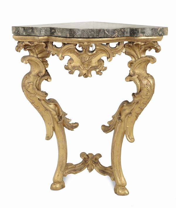 Coppia angolari Luigi XV in legno intagliato e dorato, XVIII secolo