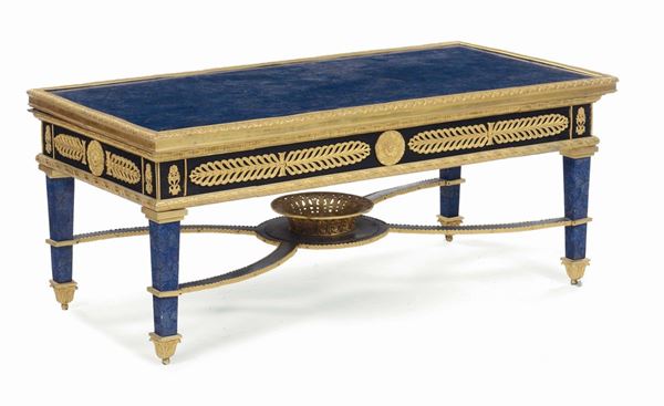 Tavolino basso in bronzo dorato e lapislazzulo, XIX secolo