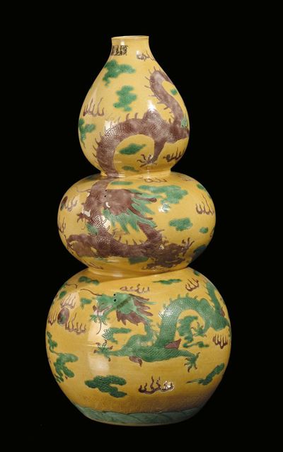 Vaso a Zucca in Porcellana a Fondo Giallo con Decoro Naturalistico, Cina, XX Secolo