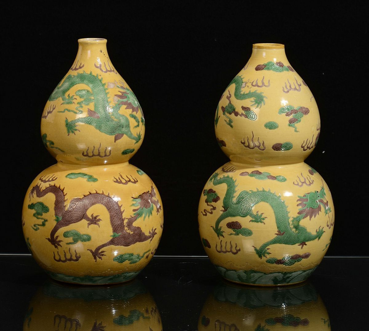 Coppia di Vasi a Zucca a Fondo Giallo, Cina, XX Secolo