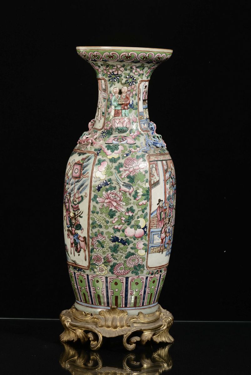 Vaso in Porcellana con Base in Bronzo Dorato, Cina, Canton, XIX Secolo