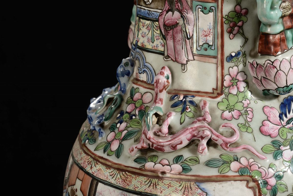 Vaso in Porcellana con Base in Bronzo Dorato, Cina, Canton, XIX Secolo