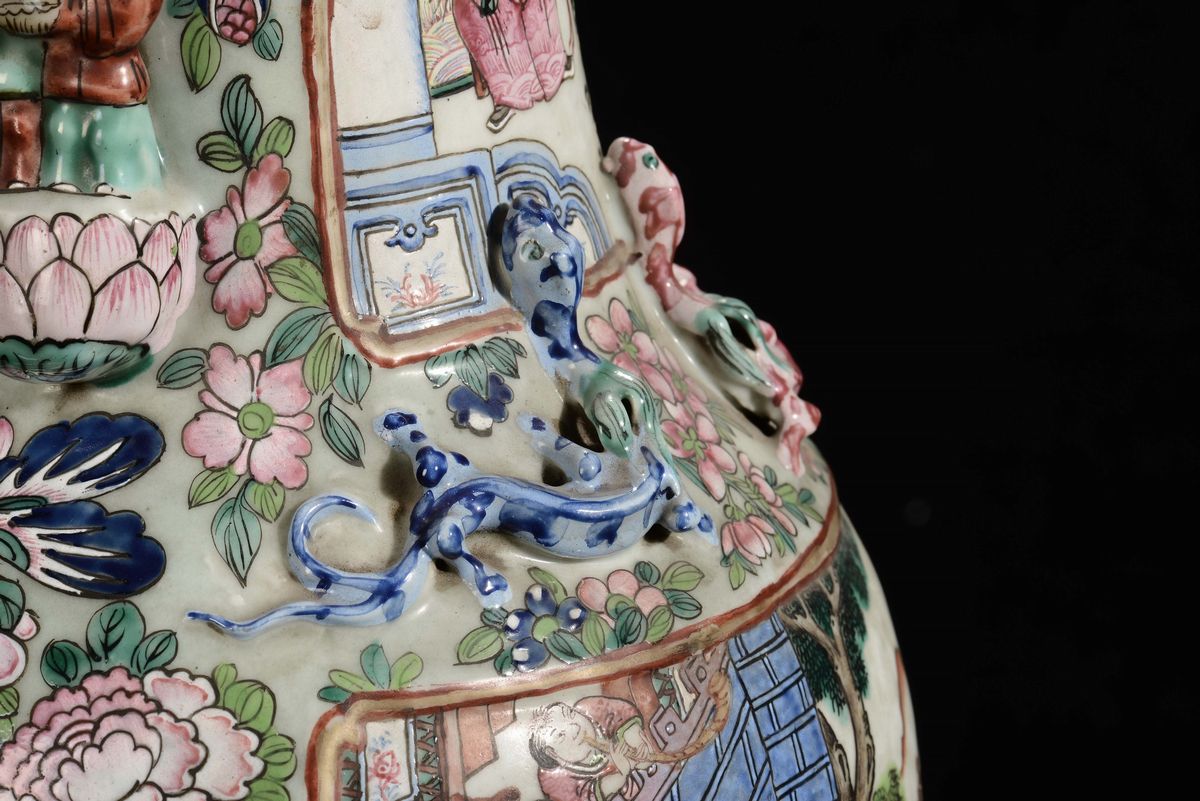 Vaso in Porcellana con Base in Bronzo Dorato, Cina, Canton, XIX Secolo