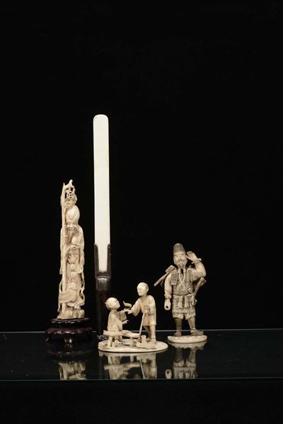 Tre Figure e un Tagliacarte in Avorio
