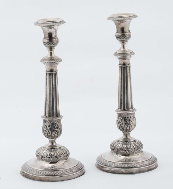 Coppia di candelieri in argento sbalzato e cesellato, Firenze XIX secolo