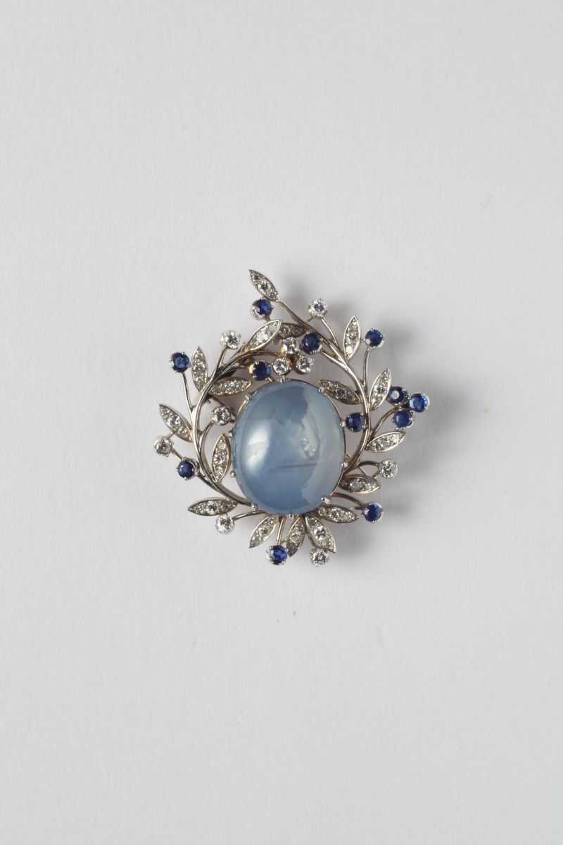 Cabochon sapphire and diamond brooch  - Auction Silver, Watches, Antique and Contemporary Jewelry - Cambi Casa d'Aste