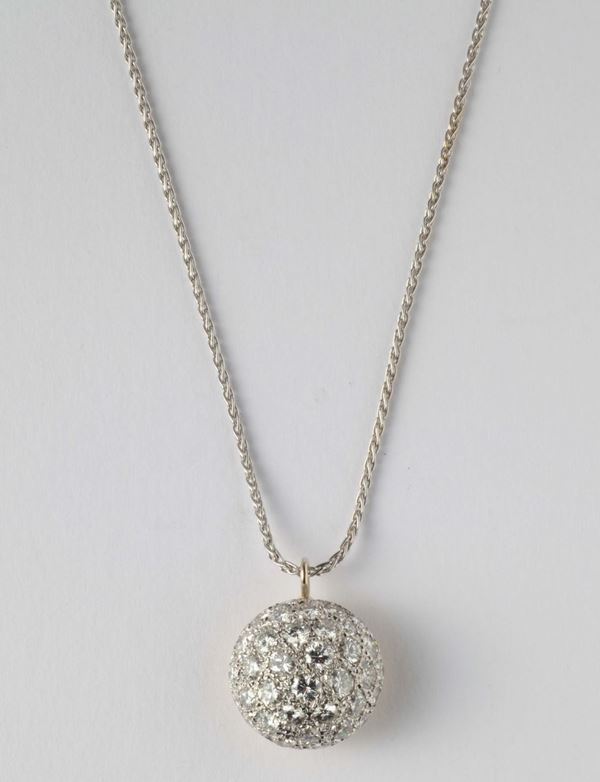 A diamonds pendent necklace
