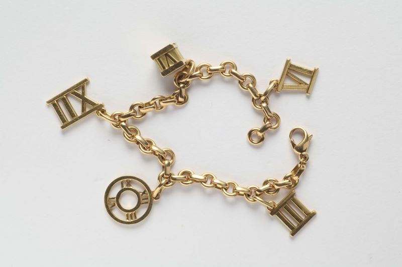 A charms bracelet. Signed Tiffany&Co  - Auction Silver, Watches, Antique and Contemporary Jewelry - Cambi Casa d'Aste
