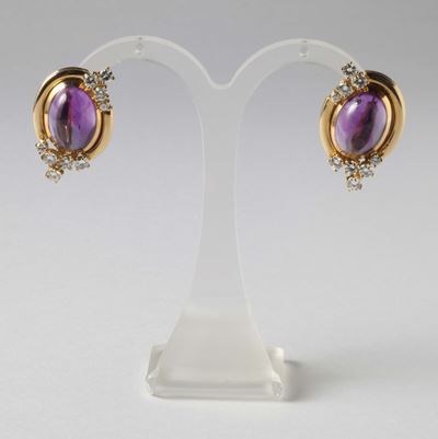 Orecchini con Ametista Taglio Cabochon e Diamanti a Contorno
