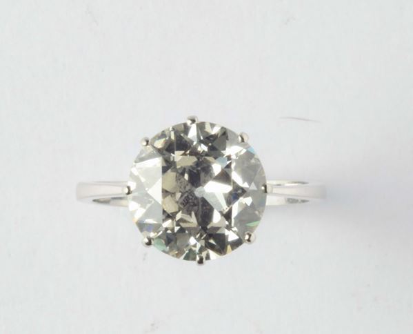 A diamond single-stone ring. The old-cut diamond weighing ct 3,20 circa