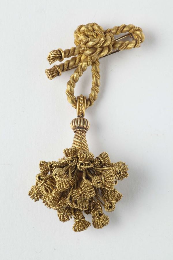 A gold brooch. 1930s
