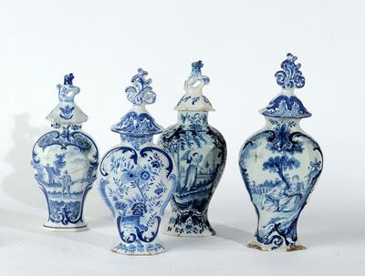 Lotto di Quattro Vasi in Porcellana Delft