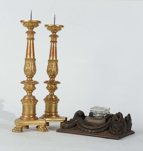 Coppia di candelieri in legno tornito e dorato