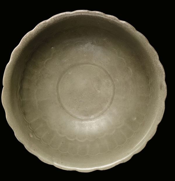 A Longquan Celadon porcelain bowl, China Ming Dynasty,17th century