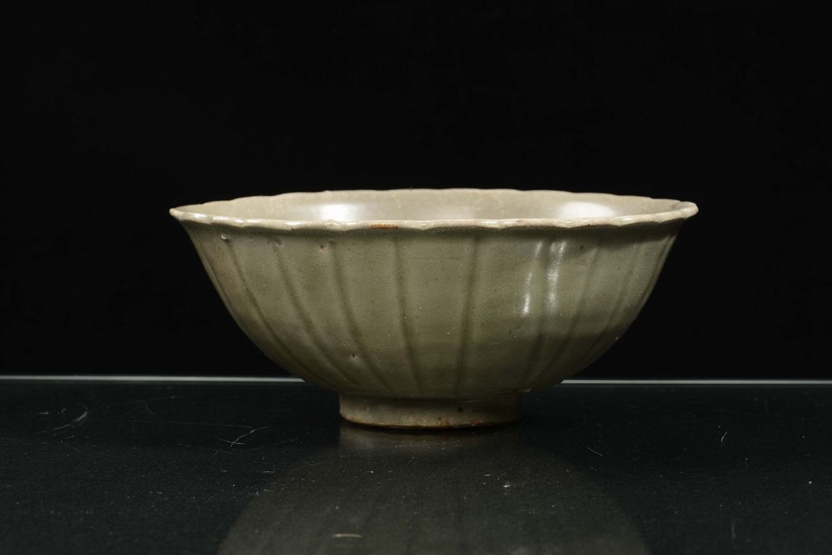 Ciotola in Porcellana Longquan Celadon, Cina Dinastia Ming, XVII Secolo