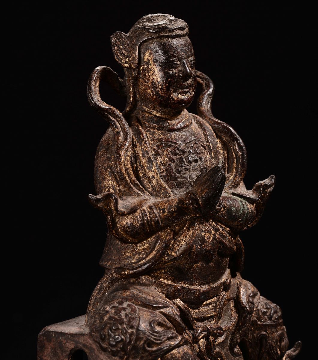 Scultura in Bronzo Dorato Raffigurante Simhanada-avalokitesvara, Cina, Dinastia Ming, XVII Secolo