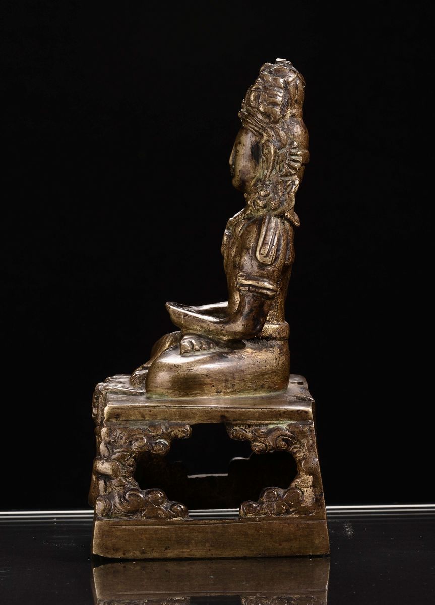 Scultura Raffigurante Amitayus in Bronzo Dorato, Cina, Dinastia Qing, Periodo Qianlong (1736-1795...