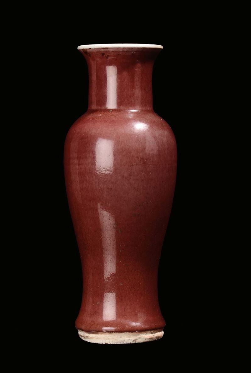 Vaso in ceramica a fondo rosso, Cina, Repubblica, XX secolo  - Asta Fine Chinese Works of Art - II - Cambi Casa d'Aste