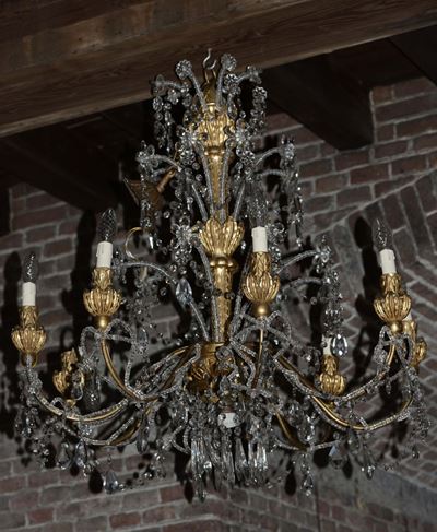 Lampadario in Legno Dorato a Otto Luci