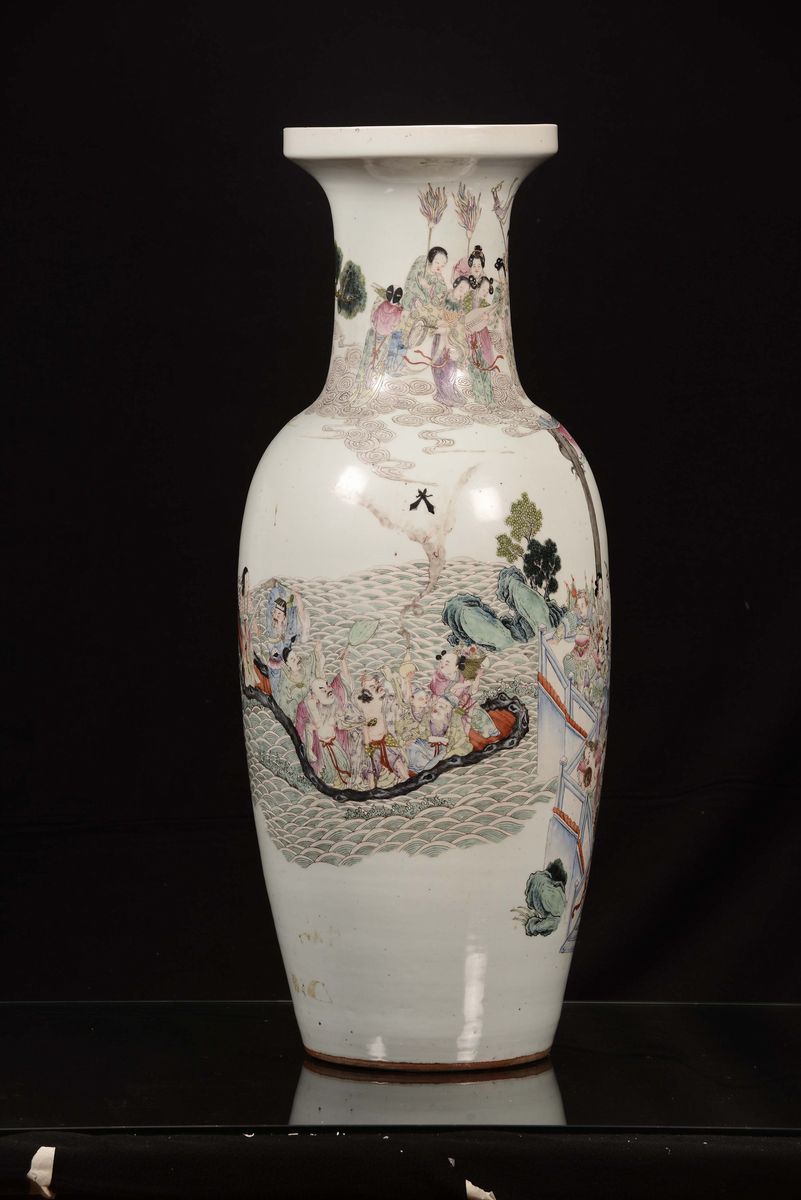 Grande Vaso in Porcellana Policroma Famiglia Rosa Decorato con Raffigurazione di Scene di Vita Or...