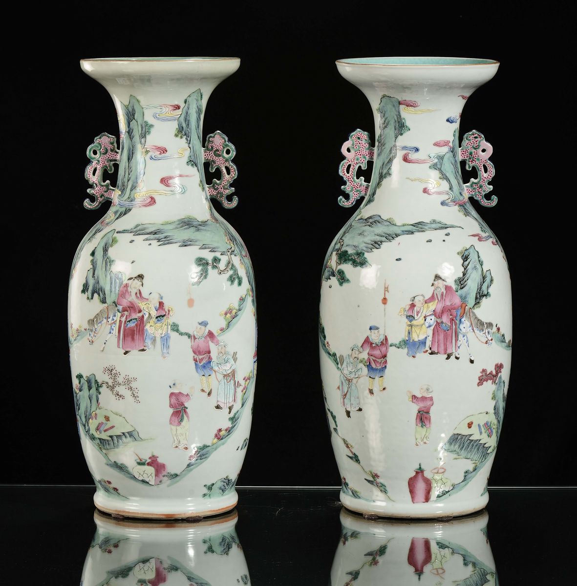 Coppia di Vasi in Porcellana Policroma con Raffigurazioni di Scene Orientali, Famiglia Rosa, Cina...