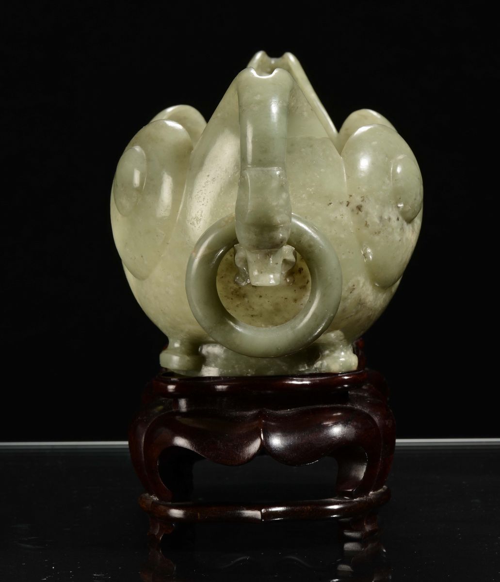 Cestino in Giada Verde Celadon con Manici a Guisa di Cigno, Cina, Dinastia Qing, XIX Secolo
