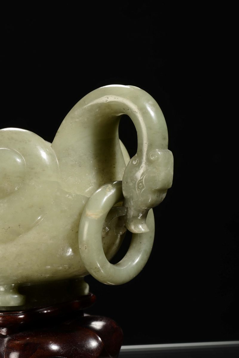 Cestino in Giada Verde Celadon con Manici a Guisa di Cigno, Cina, Dinastia Qing, XIX Secolo