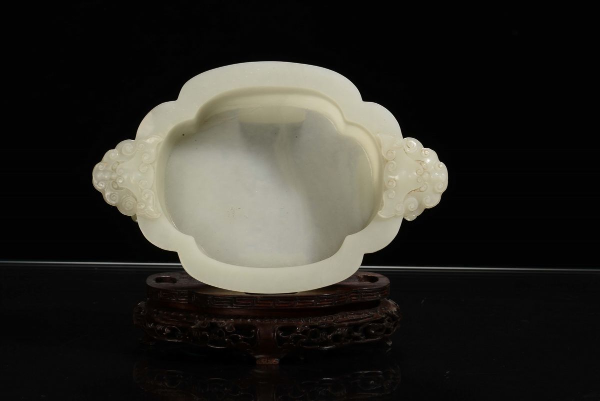 Coppetta Lobata in Giada Bianca Celadon, Cina, Dinastia Qing, XIX Secolo