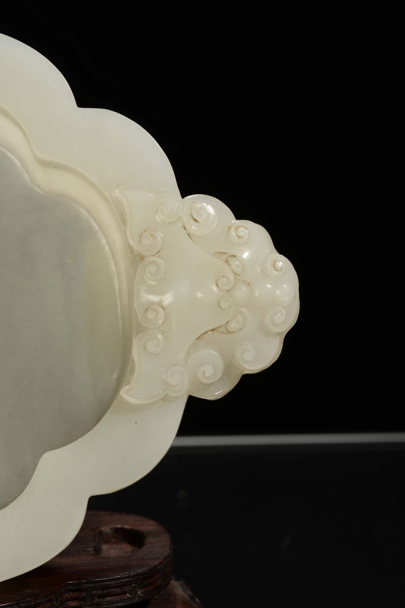Coppetta Lobata in Giada Bianca Celadon, Cina, Dinastia Qing, XIX Secolo