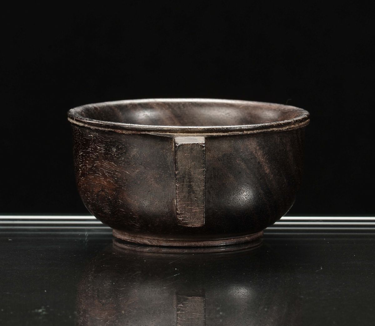 Coppa in Legno di Zitan a Due Manici, Cina, Dinastia Qing, XIX Secolo