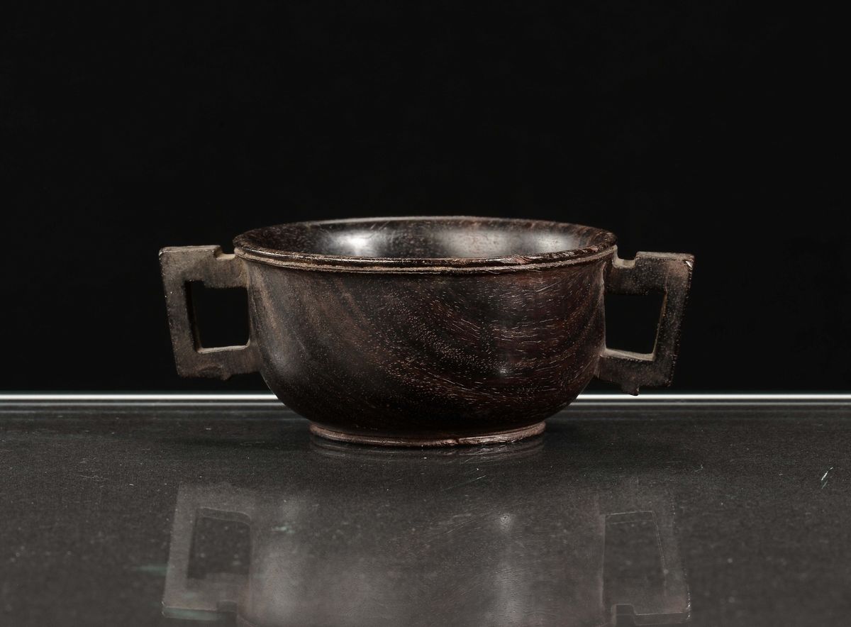 Coppa in Legno di Zitan a Due Manici, Cina, Dinastia Qing, XIX Secolo