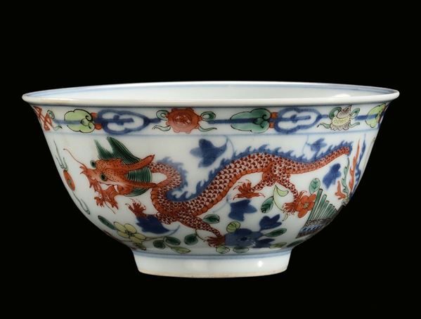 A polychrome porcelain bowl with floral decoration and dragon, China, Qing Dynasty, 19th century
