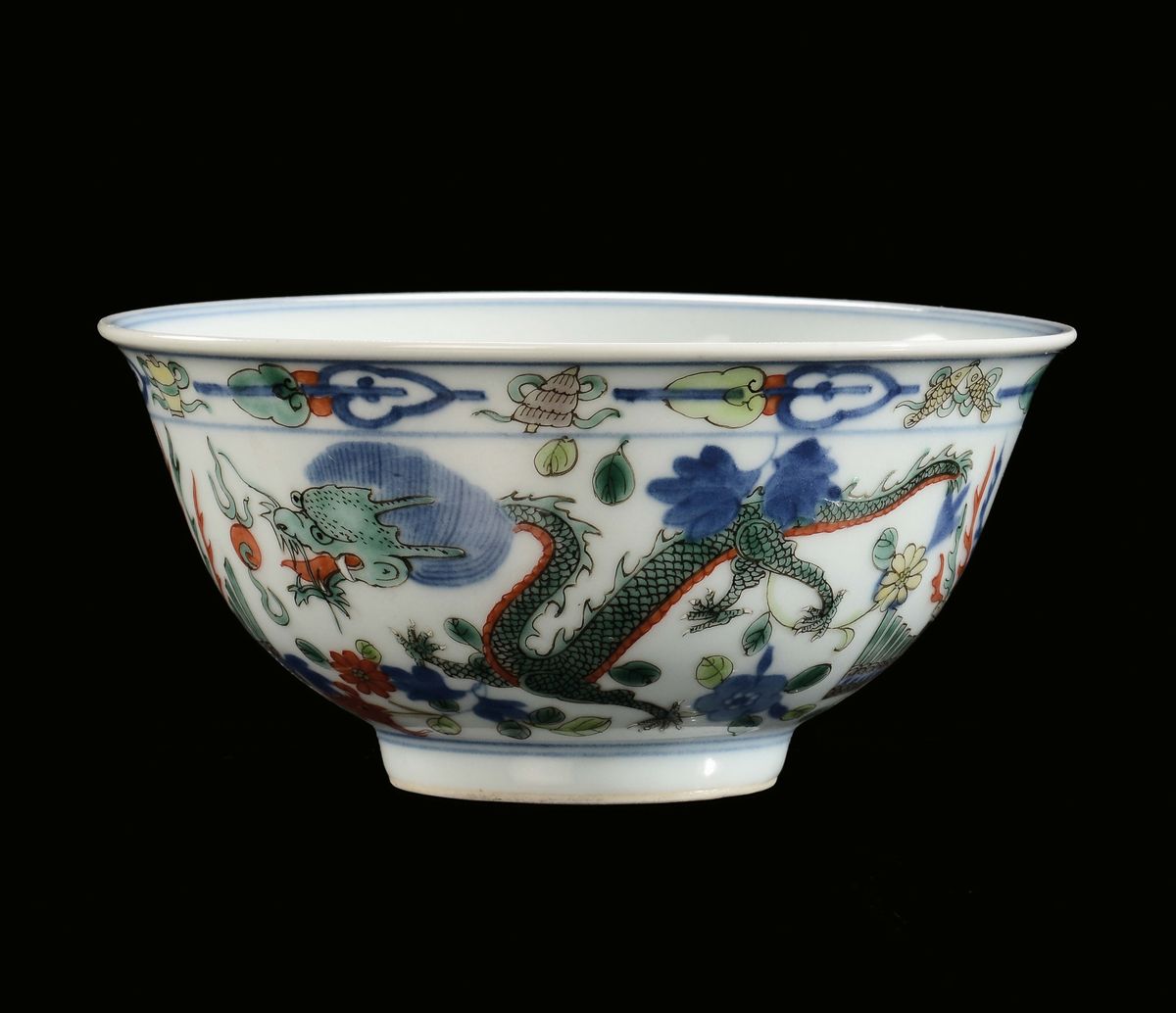Ciotola in Porcellana Policroma con Decoro Floreale e Drago, Cina, Dinastia Qing, XIX Secolo