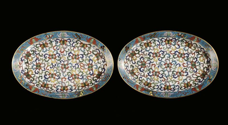 Coppia di piccoli vassoi cloisonné, Cina, Dinastia Qing, Periodo Jiaqing (1796-1820)  - Asta Fine Chinese Works of Art - II - Cambi Casa d'Aste