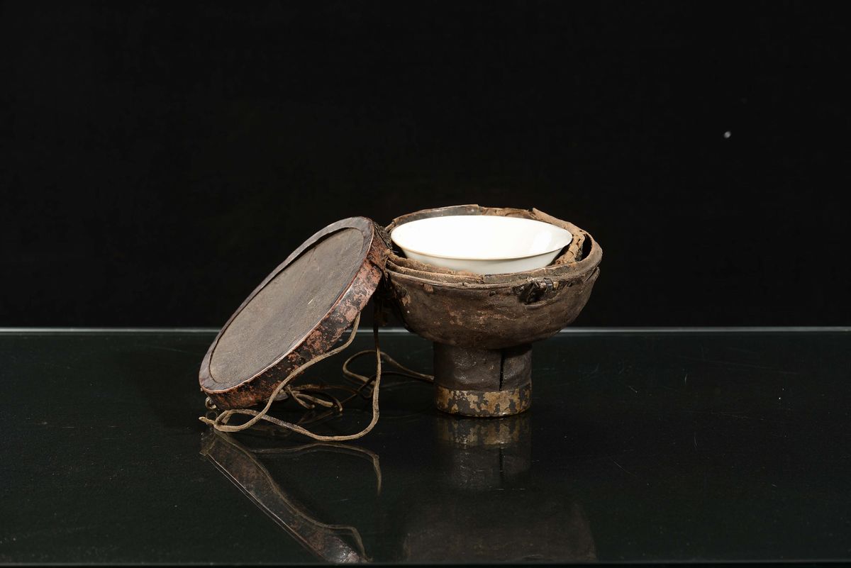 Rara Stem Cup in Porcellana a Decoro Segreto, Cina, Dinastia Ming, Periodo Yongle (1403-1424)