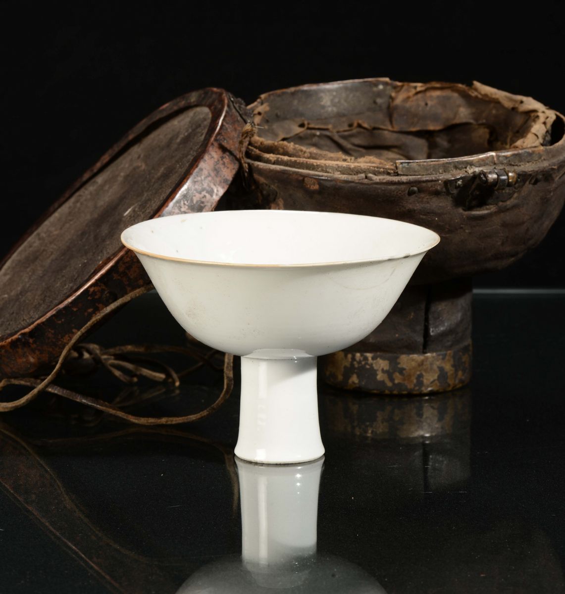 Rara Stem Cup in Porcellana a Decoro Segreto, Cina, Dinastia Ming, Periodo Yongle (1403-1424)