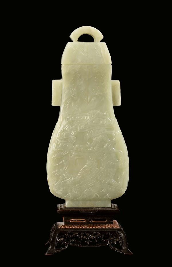 Vaso con coperchio in giada gialla, Cina, XX secolo