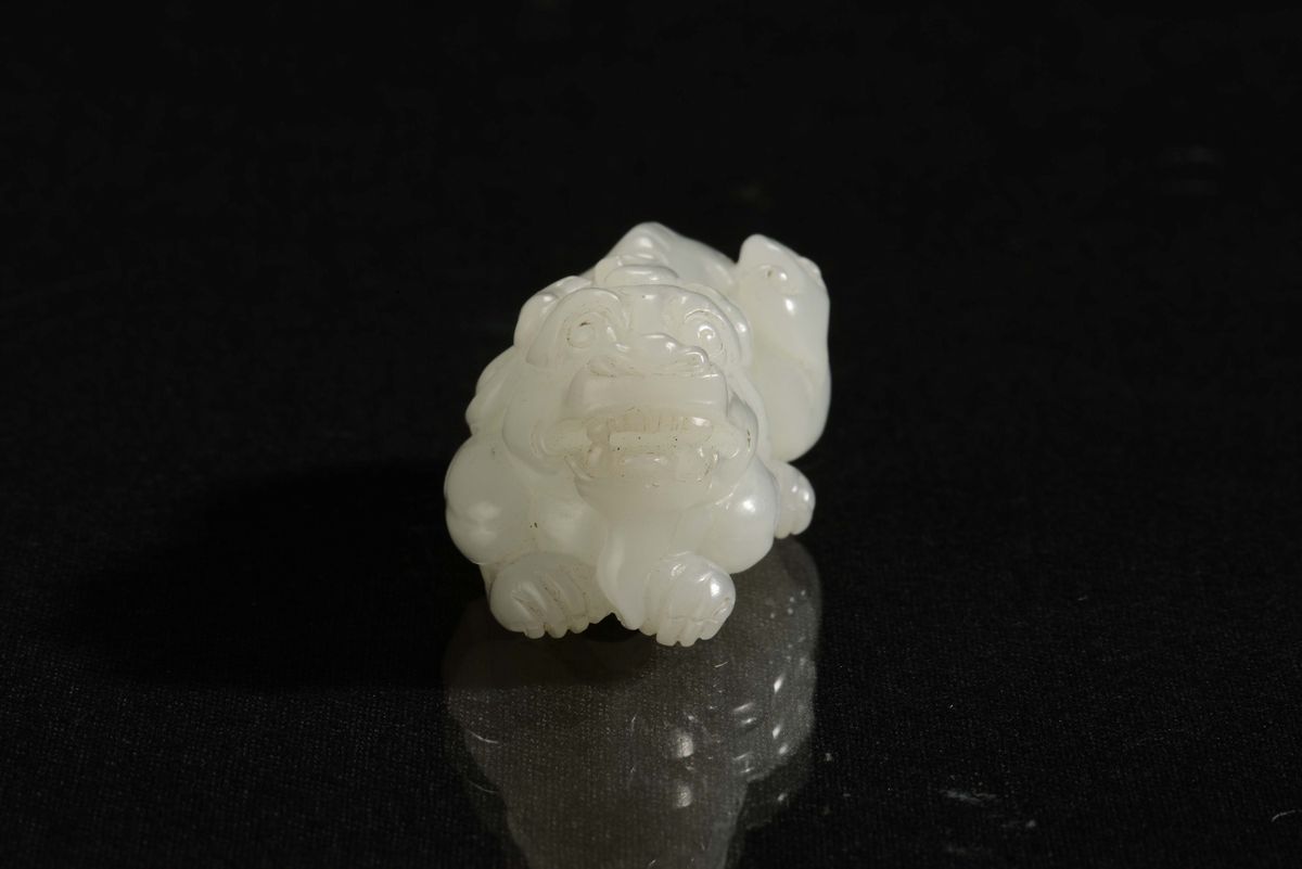 Piccola Giada Bianca a Guisa di Cane di Pho, Cina, Dinastia Qing, Periodo Qianlong (1736-1795)
